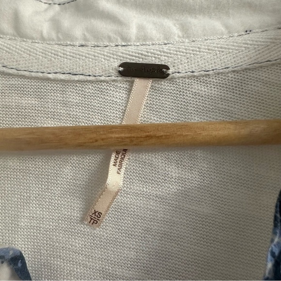 Free People Blouse Embroidered Floral White Blue Boho Dainty Size Extra Small - Picture 6 of 8